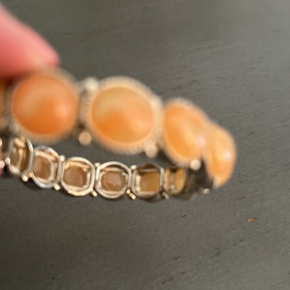 Peach colored beaded bracelet - Picture 4 of 4